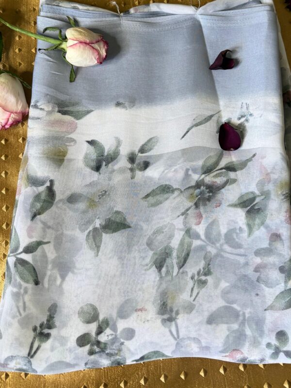 Graceful Floral Chiffon Silk Saree - Image 6
