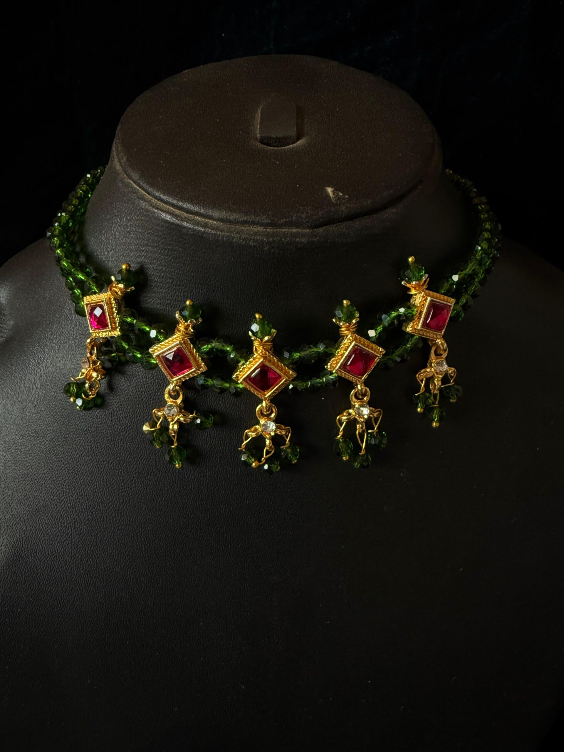 Kathiki Tarang Choker