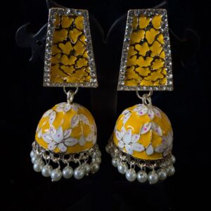 Kathiki Sunehri Phool Jhumkas