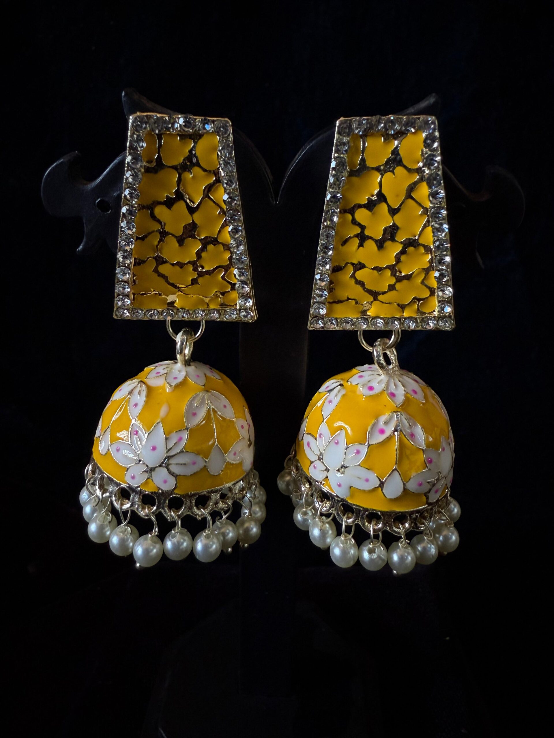 Kathiki Sunehri Phool Jhumkas
