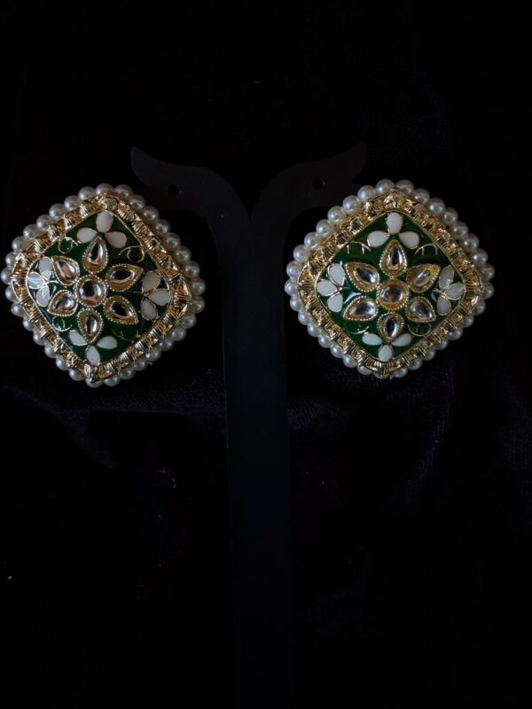 Kathiki Kundan Studs