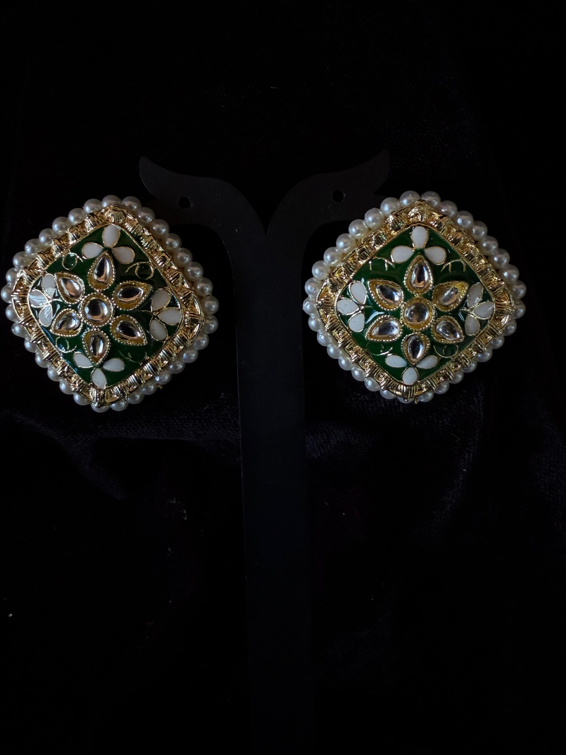 Kathiki Kundan Studs