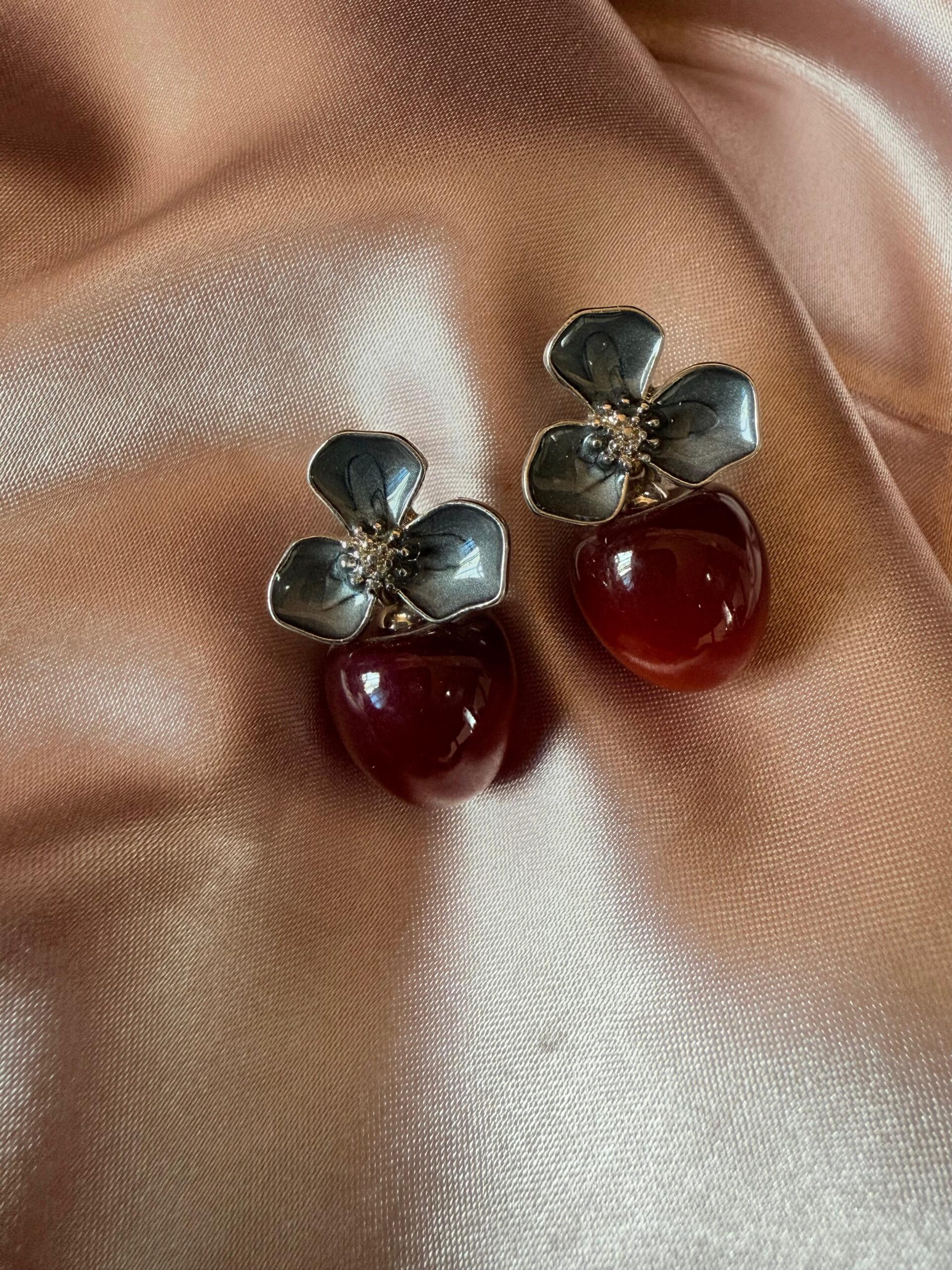 Kathiki Petal Grace Earrings