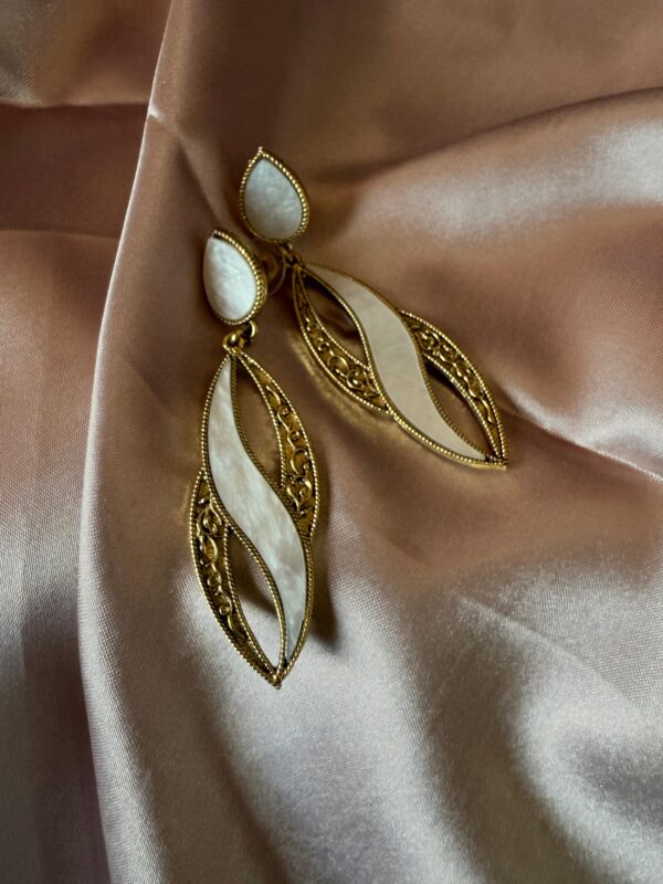 Kathiki Ethereal Flow Earrings