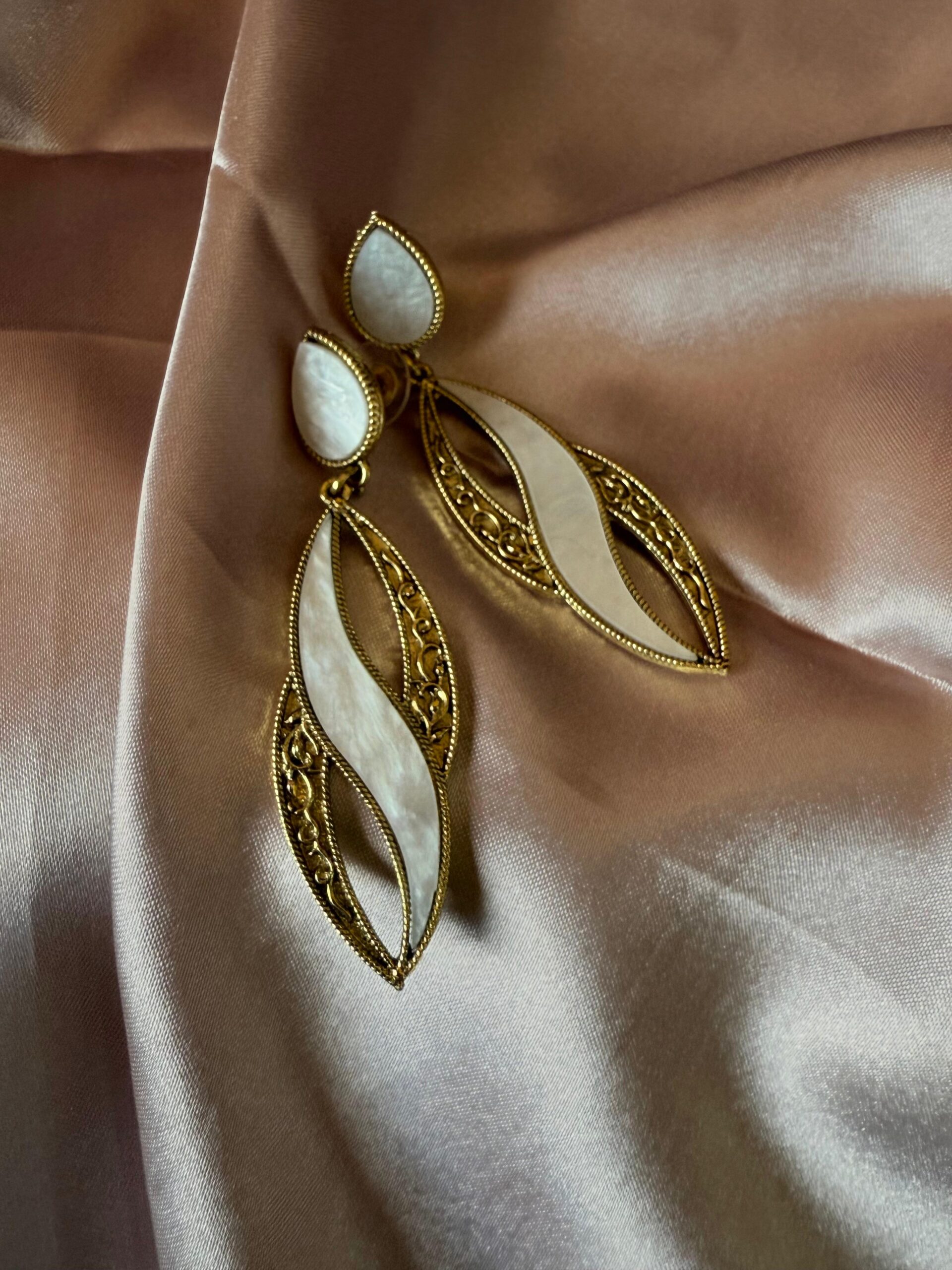 Kathiki Ethereal Flow Earrings
