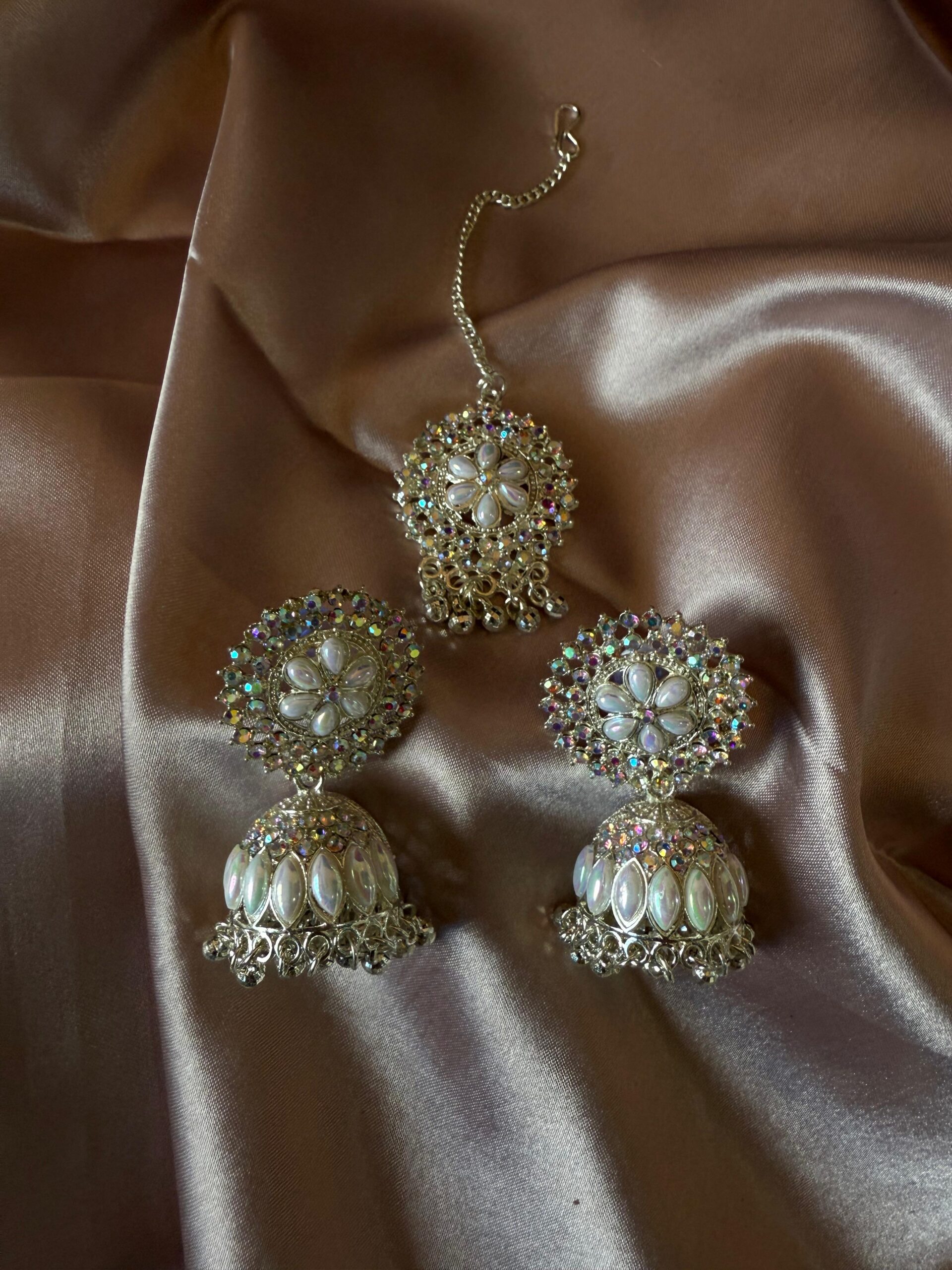 Kathiki Jhumka & Maang Tikka Set Pearl White
