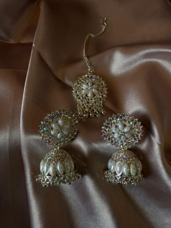 Kathiki Jhumka & Maang Tikka Set Pearl White - Image 2