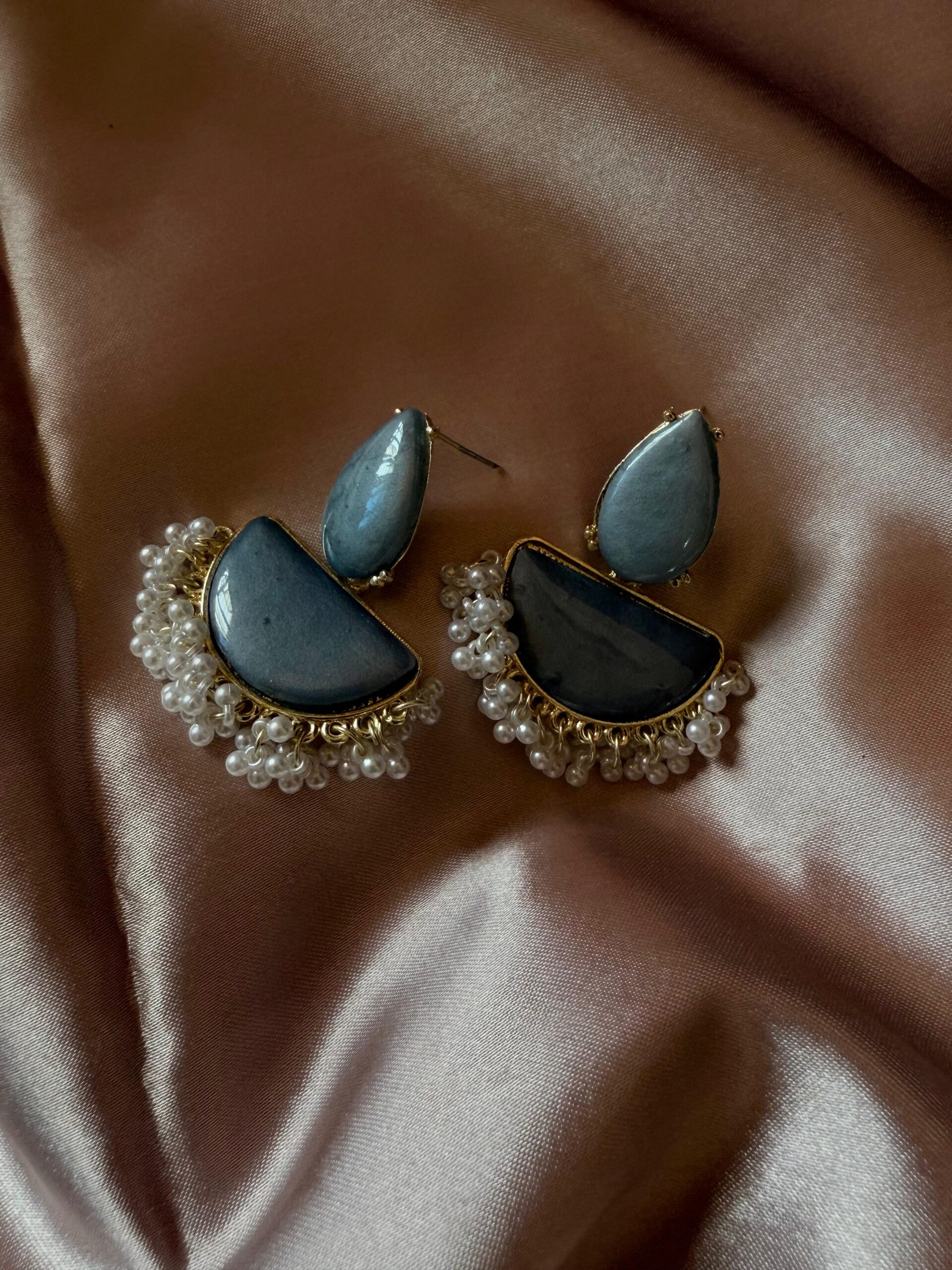 Kathiki Luxe Earrings Gray