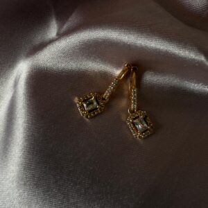 Kathiki Regal Radiance Drop Earrings