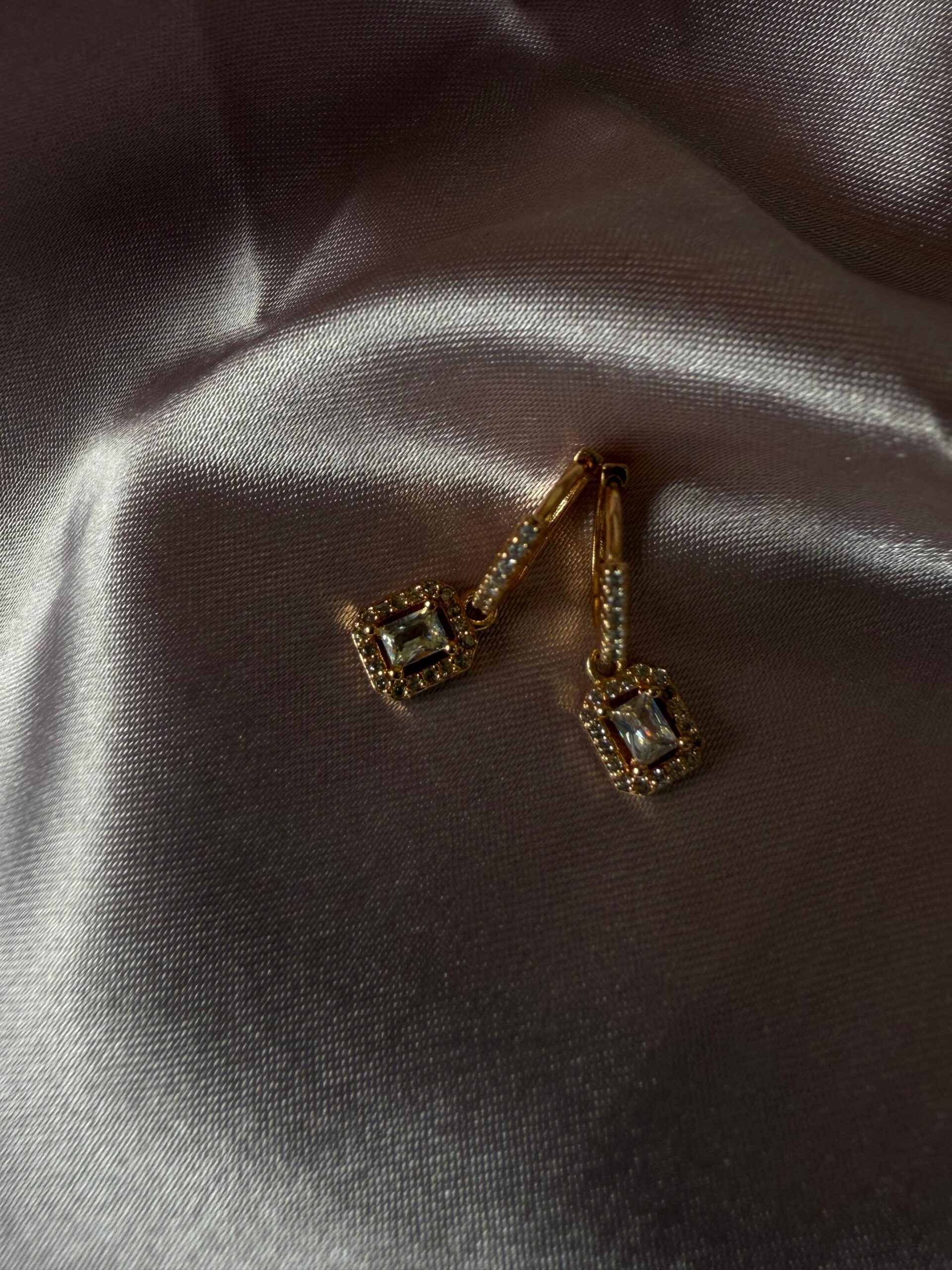 Kathiki Regal Radiance Drop Earrings