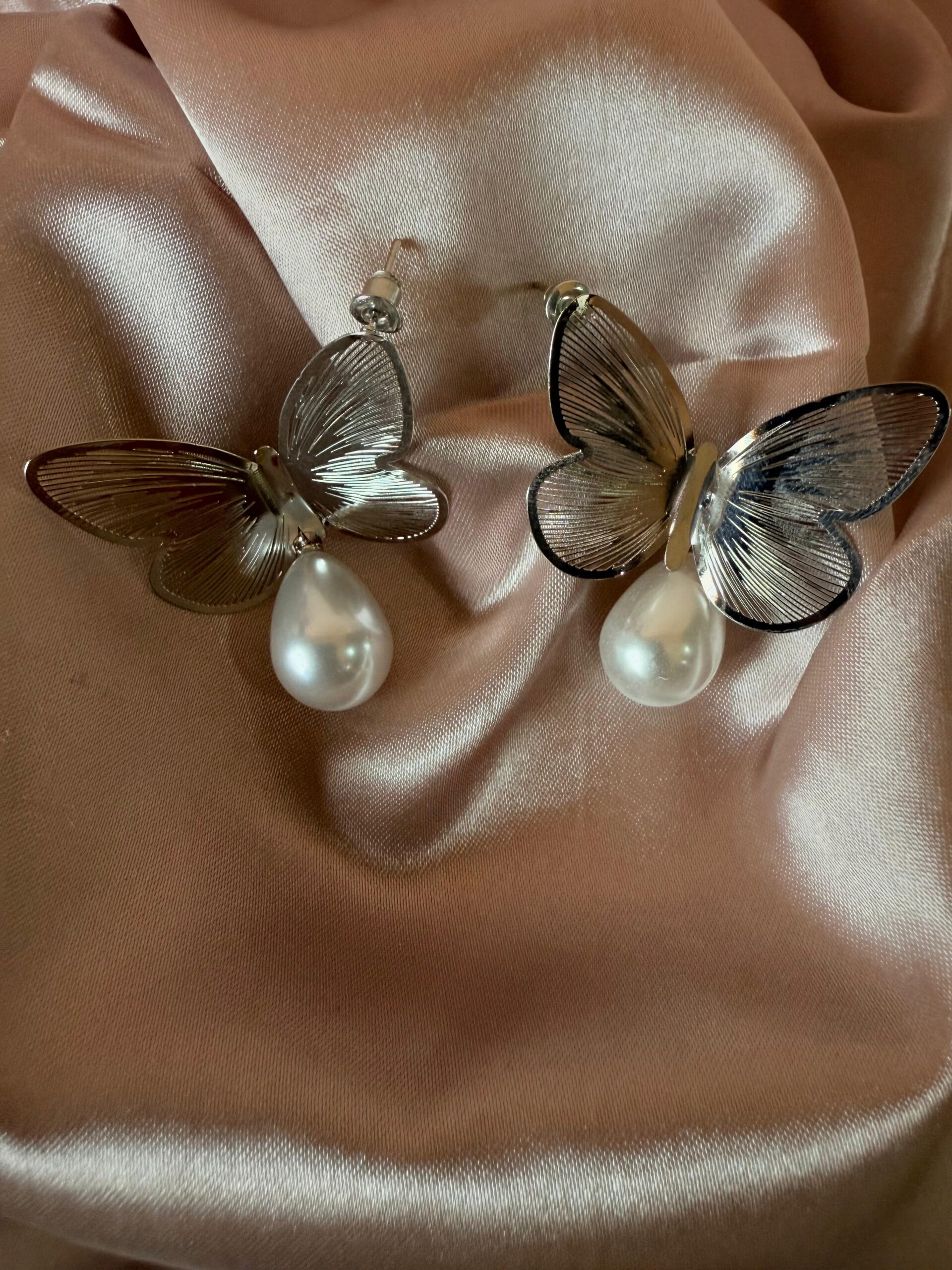 Kathiki Butterfly Elegance Pearl Earrings Silver