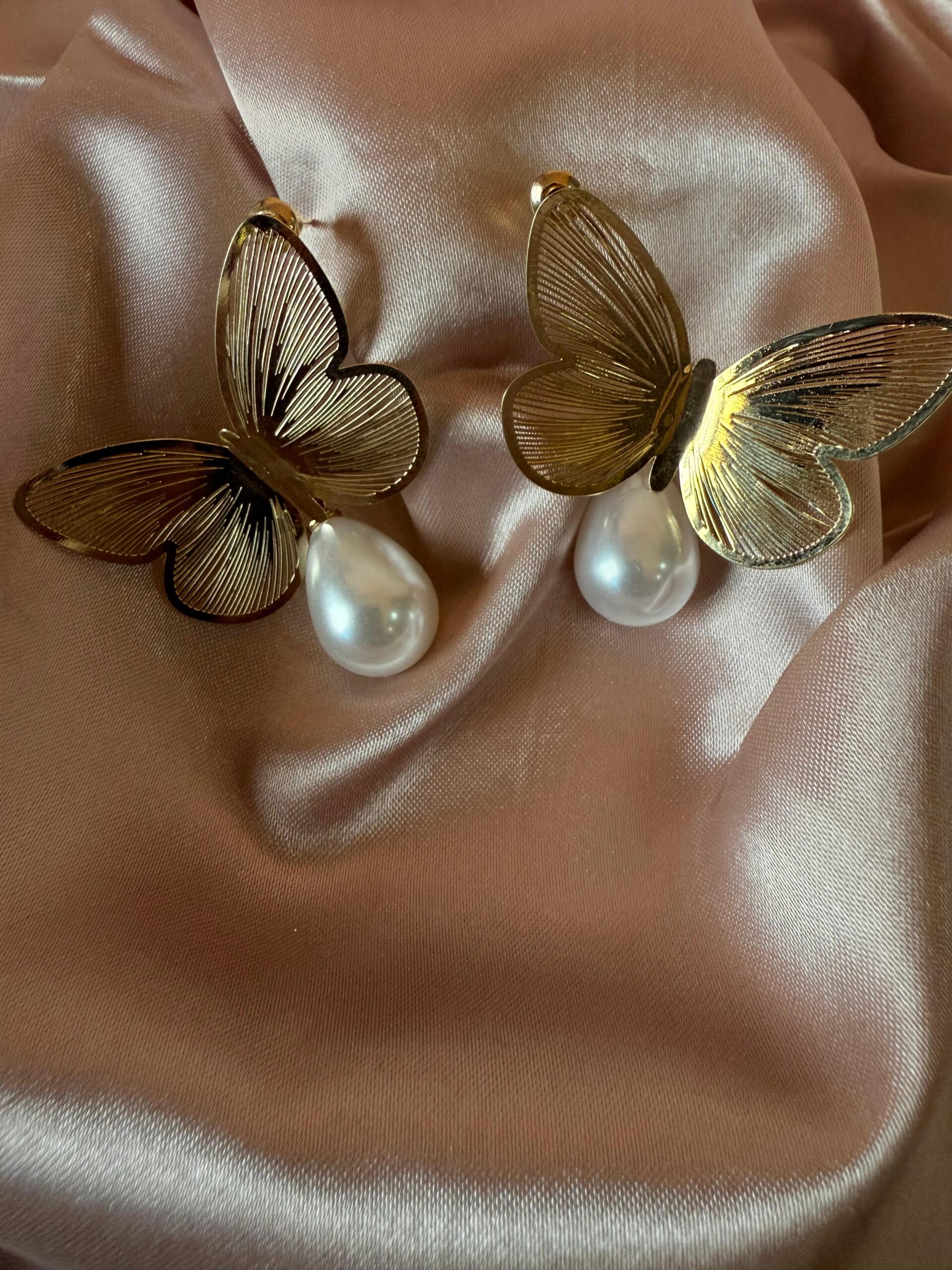 Kathiki Butterfly Elegance Pearl Earrings Golden