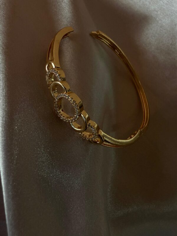 Kathiki Radiance Gold Elegance Bracelet - Image 2
