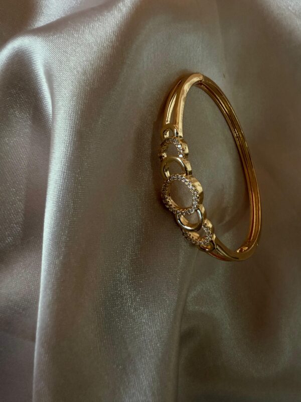 Kathiki Radiance Gold Elegance Bracelet