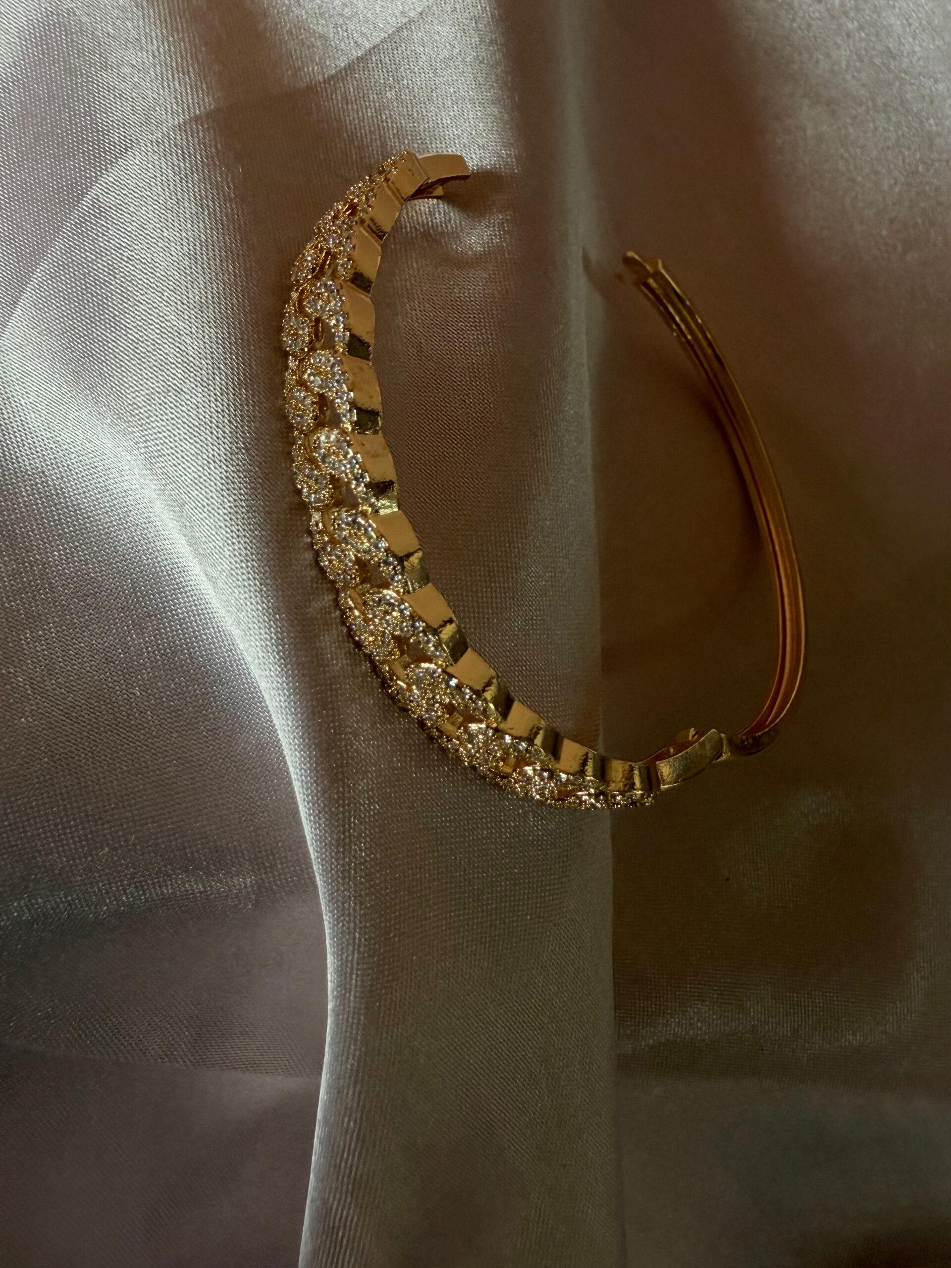 Kathiki Radiance Gold Elegance Bracelet