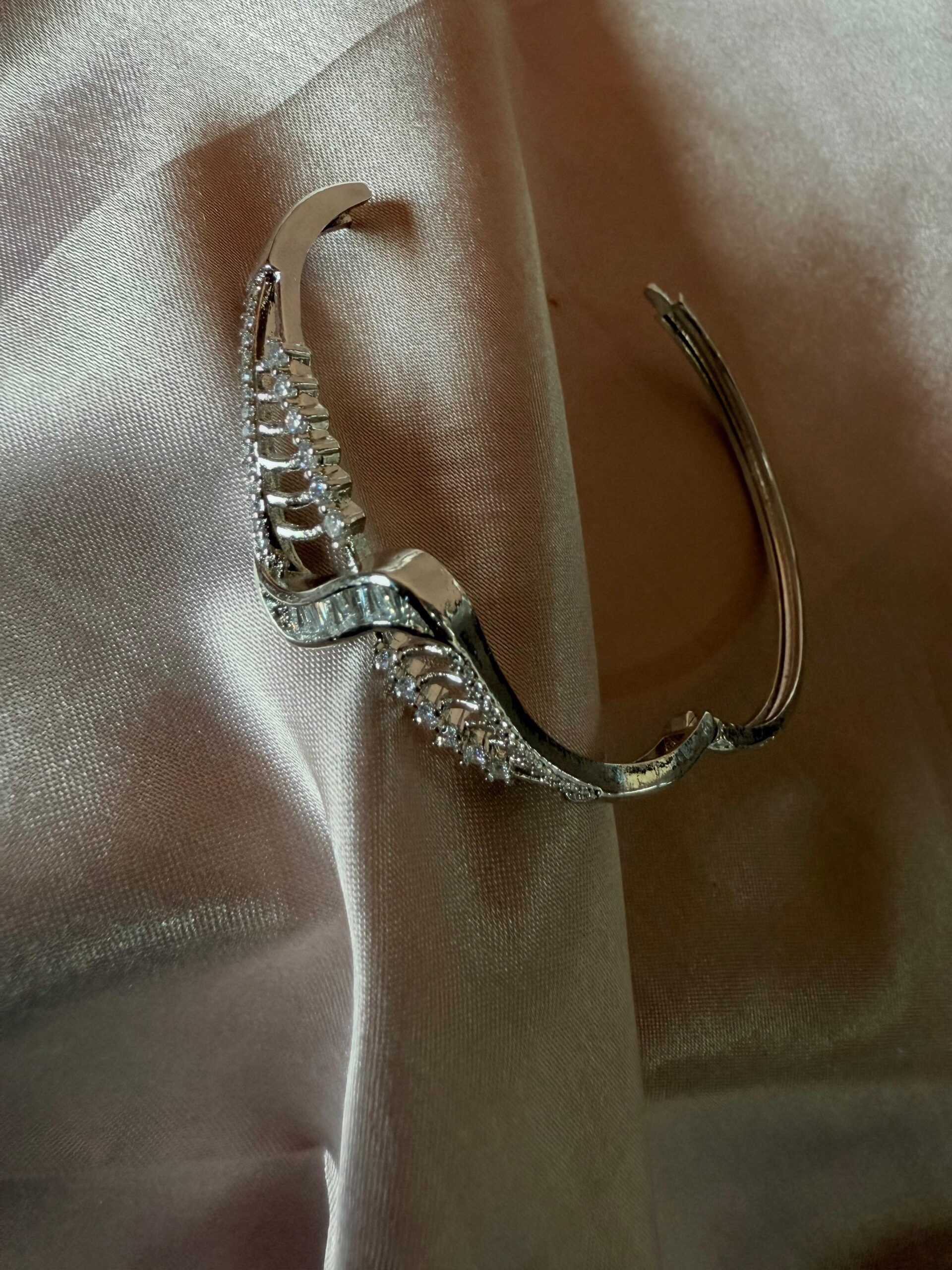 Kathiki Silver Wave Spark Bracelet